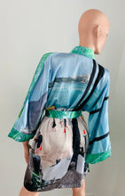 Load image into Gallery viewer, WAIKIKI PALMS AND BEACH HAWAII KIMONO