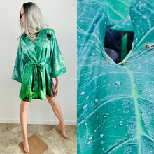 Load image into Gallery viewer, WAIKIKI PALMS AND BEACH HAWAII KIMONO
