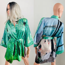 Load image into Gallery viewer, WAIKIKI PALMS AND BEACH HAWAII KIMONO