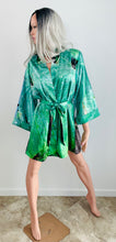 Load image into Gallery viewer, WAIKIKI PALMS AND BEACH HAWAII KIMONO