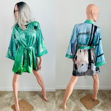 Load image into Gallery viewer, WAIKIKI PALMS AND BEACH HAWAII KIMONO
